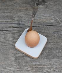 Eierbecher mit Magnet und Löffel Mägegg grau 
