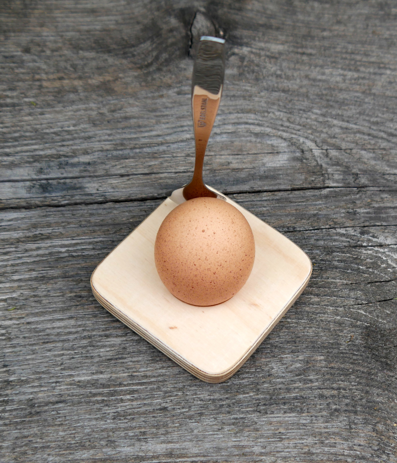 Eierbecher mit Löffel aus Holz Mägegg natur | Leelas.shop | sozial fair in  inklusiven Werkstätten produziert von Blumenfisch